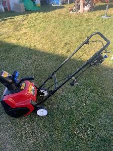 Toro 1500 Power Curve Electric Snow Blower - Photo 2