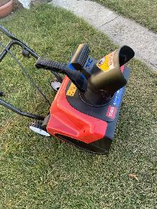 Toro 1500 Power Curve Electric Snow Blower - Photo 3