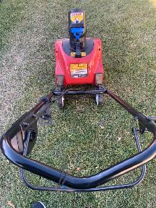 Toro 1500 Power Curve Electric Snow Blower - Photo 6