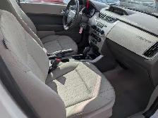 2010 Ford Focus SE Automatic Low KM Heated Seats - Photo 11