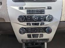 2010 Ford Focus SE Automatic Low KM Heated Seats - Photo 13