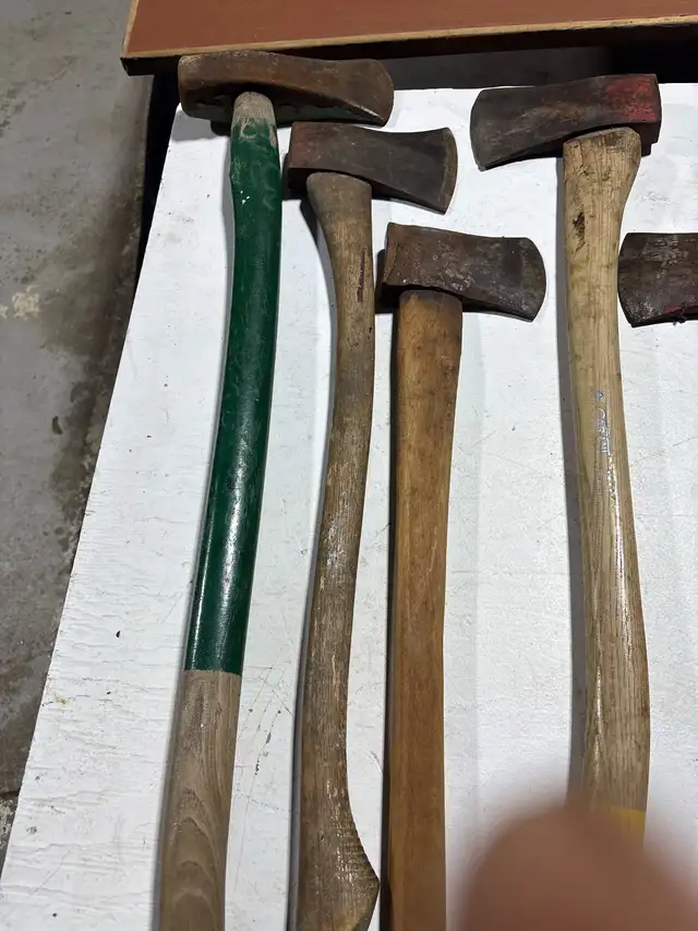 Couper Votre Bois. Assorted Vintage Axes
