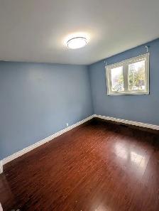 Main floor @ Poplar Road with 3 Bedroom and 2 Washroom available - Photo 2
