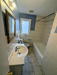 Main floor @ Poplar Road with 3 Bedroom and 2 Washroom available - Photo 8