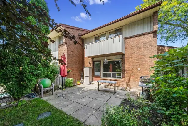 Great spacious room in Condo Townhouse Burnhamthorpe/Tomken