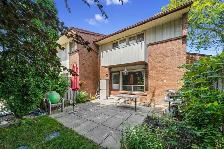Great spacious room in Condo Townhouse Burnhamthorpe/Tomken