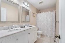 Great spacious room in Condo Townhouse Burnhamthorpe/Tomken - Photo 2