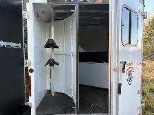 2-horse Bison Living Quarters Horse Trailer! - Photo 4