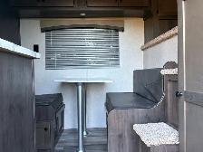 2-horse Bison Living Quarters Horse Trailer! - Photo 5