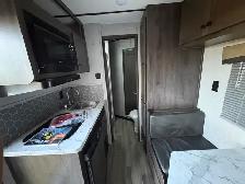 2-horse Bison Living Quarters Horse Trailer! - Photo 9
