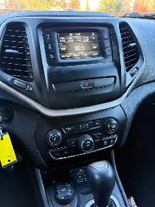 Jeep Cherokee - Photo 3