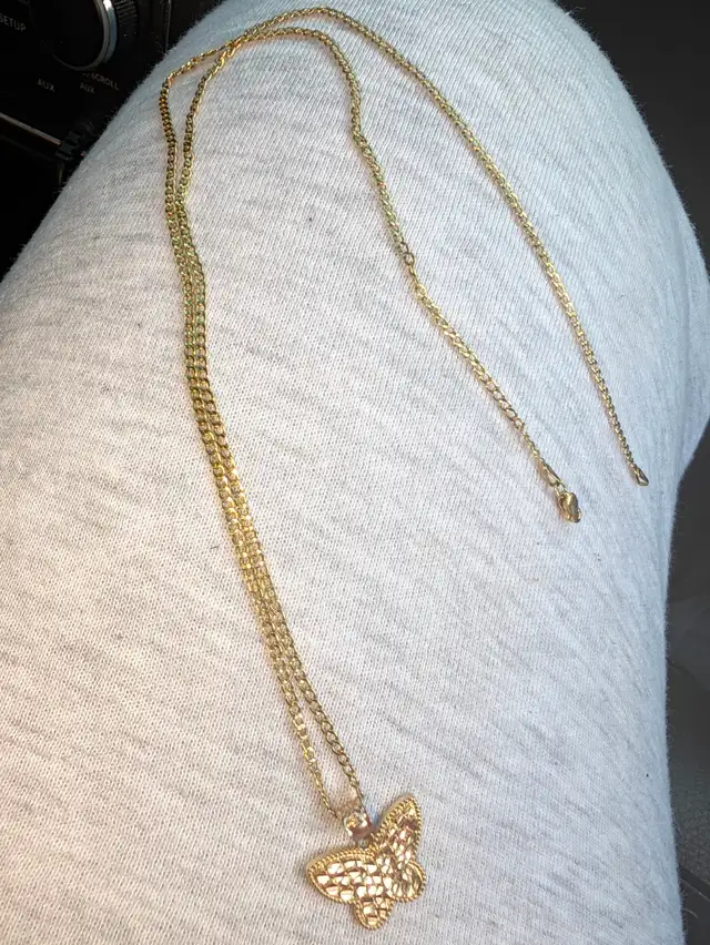 Gold chain & pendant