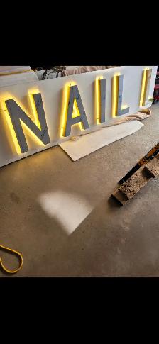 WINDOW GRAPHIC NAIL & SPA - Photo 6