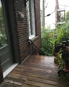 Un joli 3 1/2 meublé/équipé