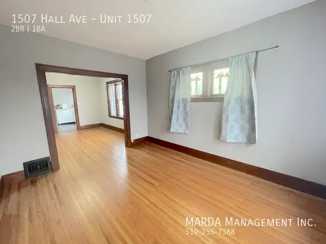 BEAUTIFUL 2 BEDROOM UPPER UNIT IN WALKERVILLE!   Hydro & Gas