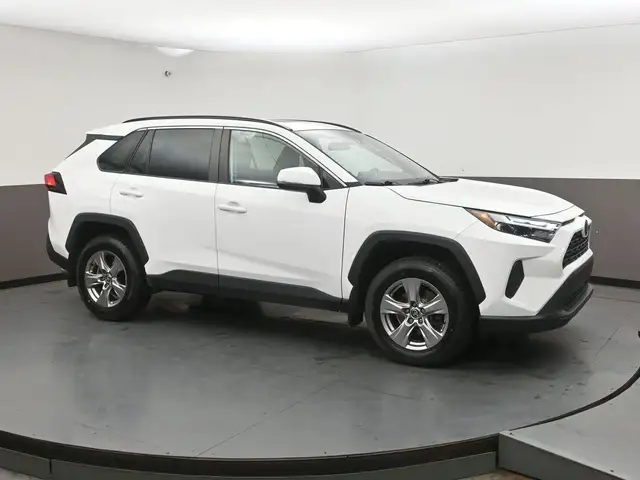 2022 Toyota RAV4 XLE AWD, HEATED SEATS, BACKUP CAMERA & MORE!