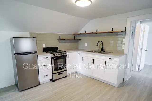 1 Bed, 1 Bath, Upper level unit - 314 Ambrose St - $1700/month