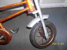 Vintage 1960's Child's Bike Solid Rubber Tires Great Condition - Photo 4