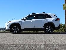 2021 TOYOTA RAV4 | AWD | XLE | HYBRID | SUNROOF - Photo 3