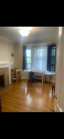 High Park Blvd-Roncesvalles Bright Furnished Room Nov 1st - Photo 2