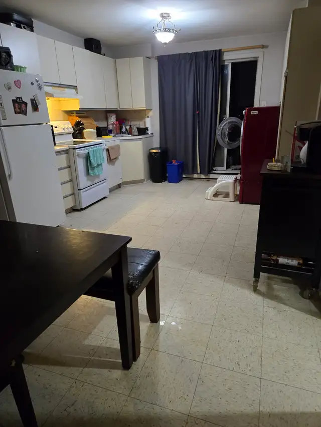 TRES TRES GRAND 4 1/2 à louer à Vimont