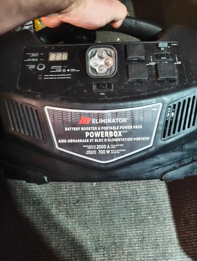 Moto Master eliminator power bank 2000 amp 700 watt