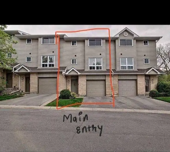 Bright 3-Bedroom   Den Home on Third Street – London, ON