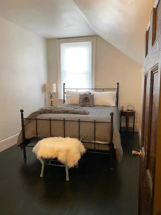 One bedroom plus den in Port Hope