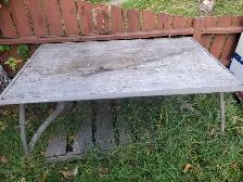 Free Picnic table