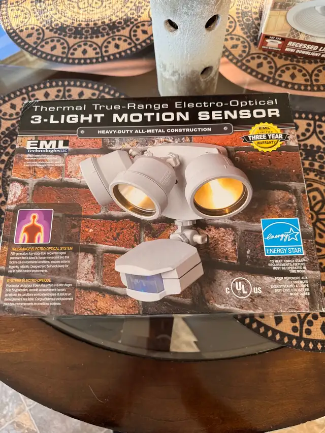 EML Thermal True-Range 3-Light Motion Sensor Security Light