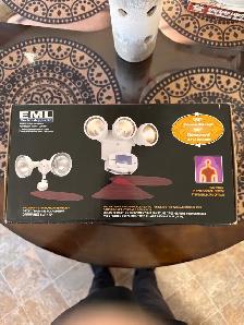 EML Thermal True-Range 3-Light Motion Sensor Security Light - Photo 2