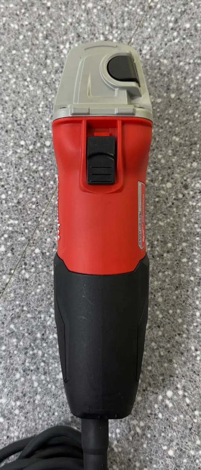 Milwaukee 4-1/2"  Corded Grinder NEW