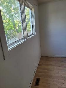 3 BR MainFloor in Castleridge - Avail NOW - Photo 10