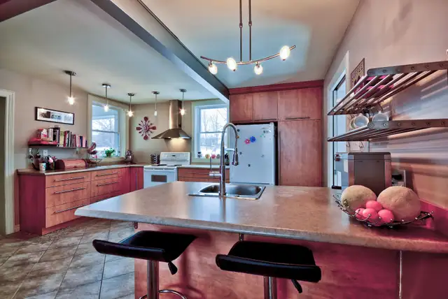 Très grand 5 1/2 sur 2 étages HULL  Spacious 2-Story  3-Bedroom