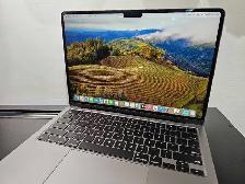 Macbook Air 2022 M2 With Charger - Photo 2