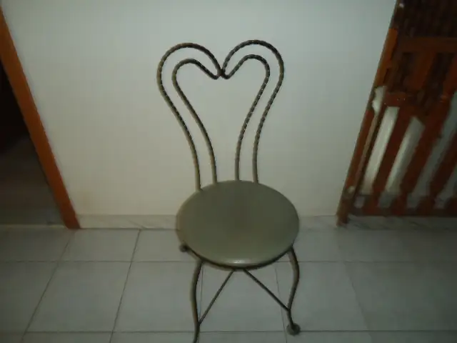 CHAIR WITH METAL FRAME & LEATHER SEAT