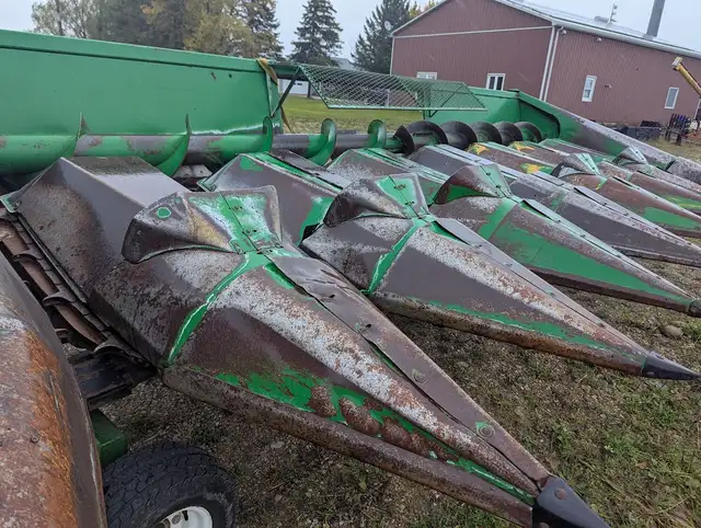 John Deere 843 Corn Head