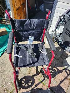 Red wheelchair - Photo 2