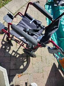 Red wheelchair - Photo 4