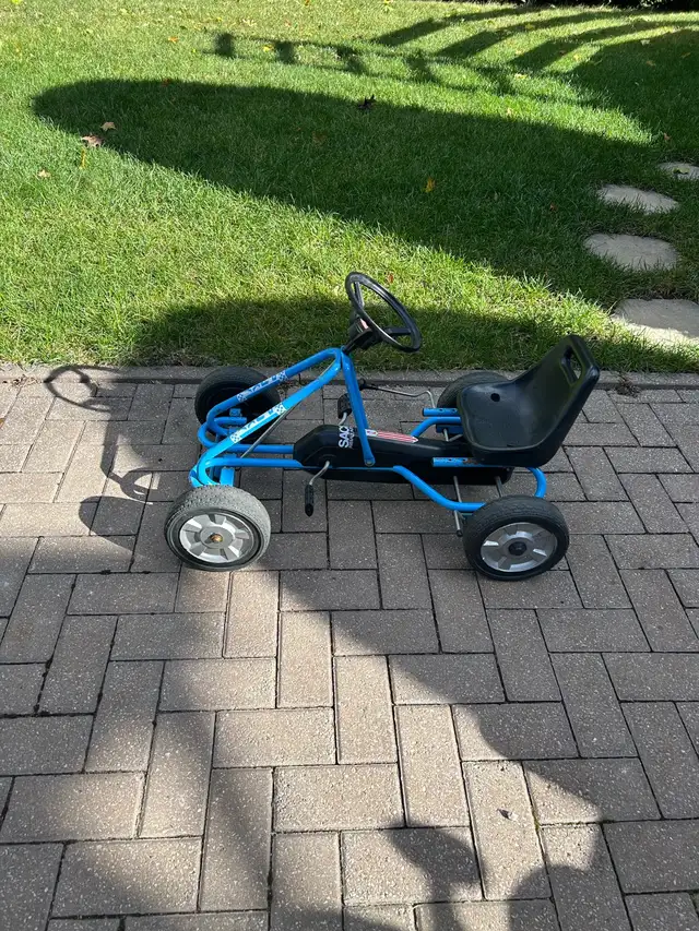 voiturette de course à pédales pour enfants de 5 à 8 ans