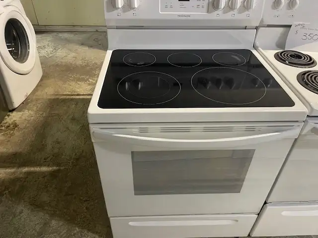 Cuisinière blanche vitrocéramique Frigidaire