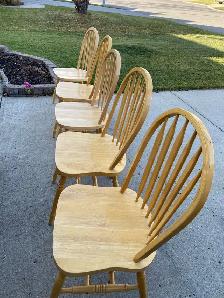 Kitchen Table with Chairs - Photo 3