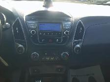 2015 Hyundai Tucson GLS Loaded With ONLY 140000 KM !! - Photo 14