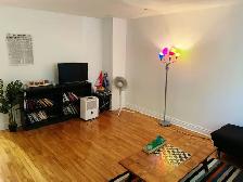 Bel appart 4 & 1/2 meublé & wifi/Furnished 4 & 1/2 w/wifi renoed