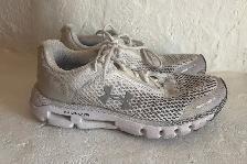 Athletic shoes Under Armour