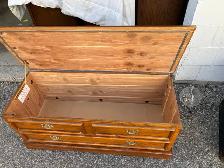 Free delivery used vintage Lane Cedar Chest