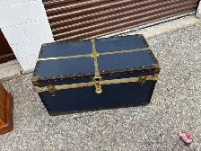 Free delivery used Vintage Style Decorative Storage Trunk