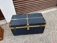 Free delivery used Vintage Style Decorative Storage Trunk - Photo 2