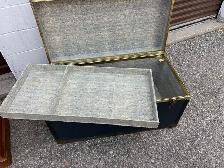 Free delivery used Vintage Style Decorative Storage Trunk - Photo 3