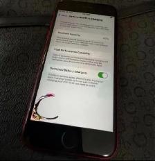 iPhone SE Red second Gen $50 - Photo 3
